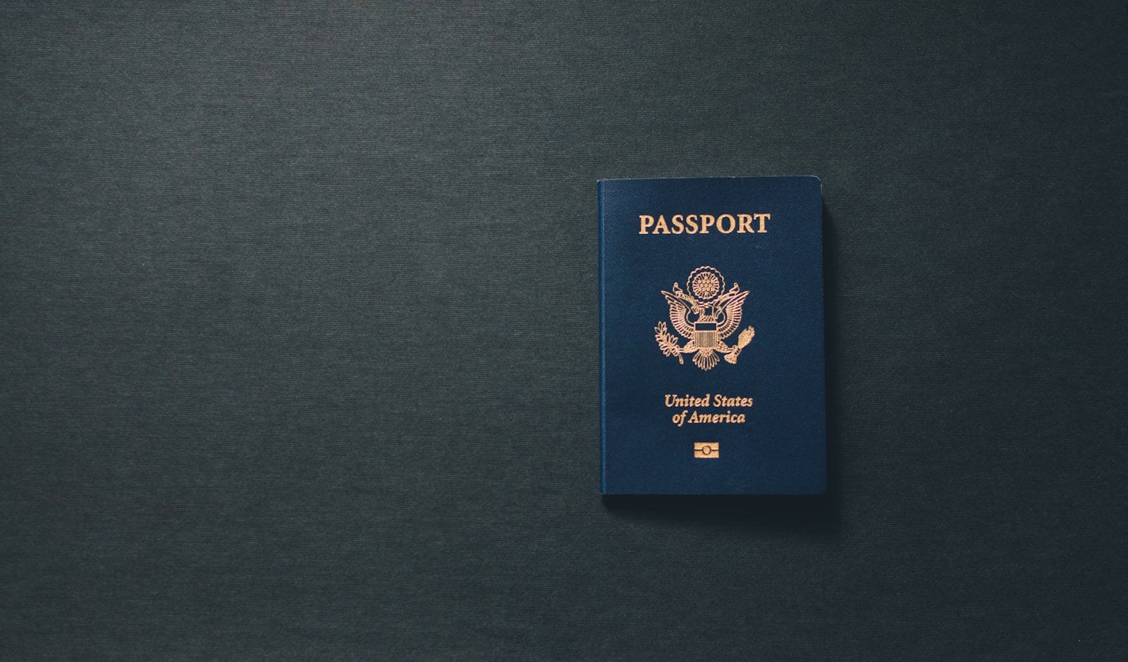 Pasaporte y documentos de un comprador extranjero