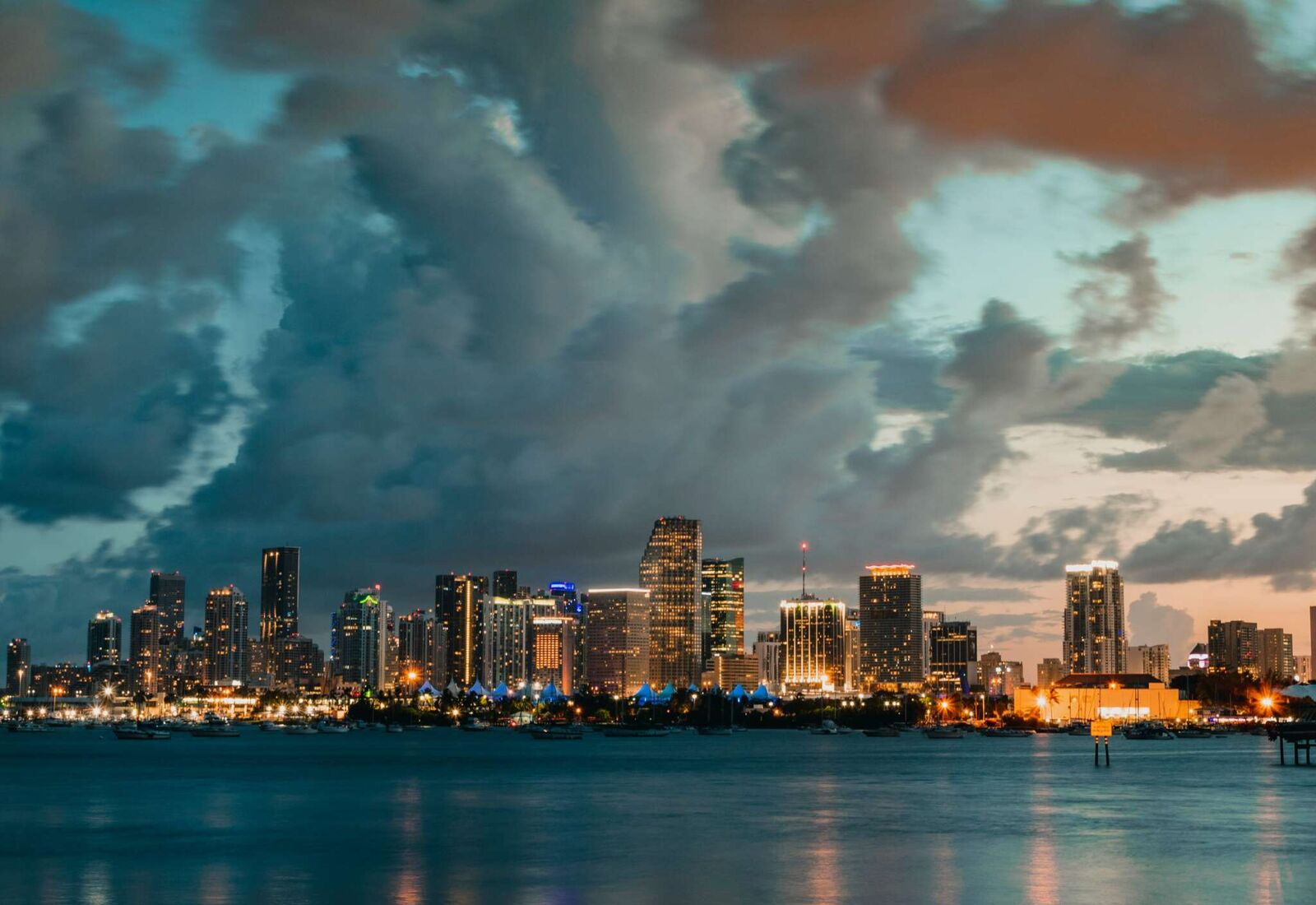 Skyline de Miami al anochecer