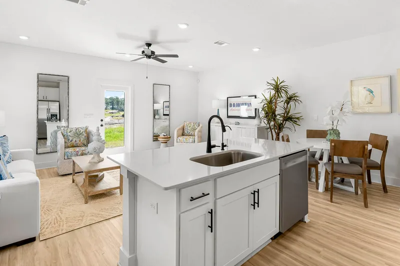 Colonial East Townhomes, obra nueva en Panama City Beach, Florida