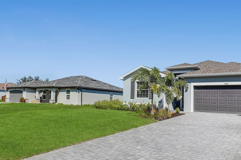 New Homes In Cape Coral · Signature Series, obra nueva en Cape Coral, Florida