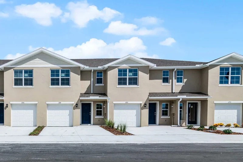 The Vineyards Townhomes, obra nueva en Holly Hill, Florida