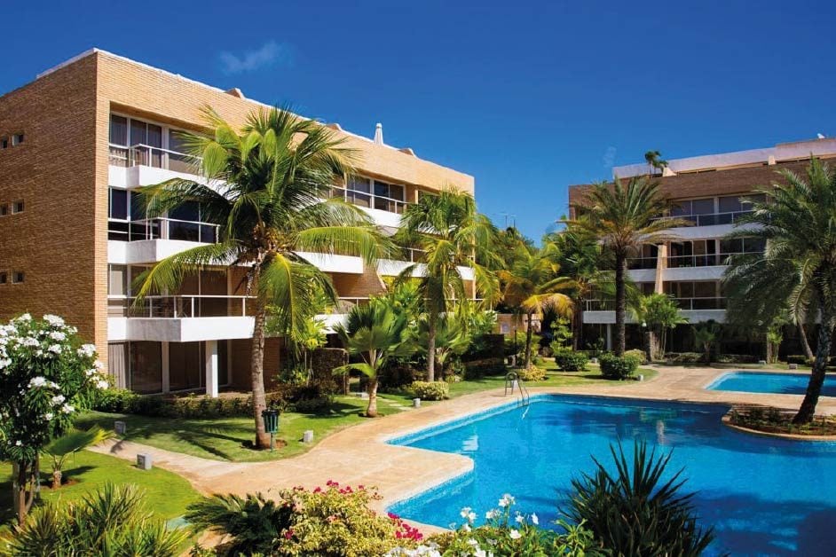 Condominio Loma Real, de CorpoReal, con piscina y jardines
